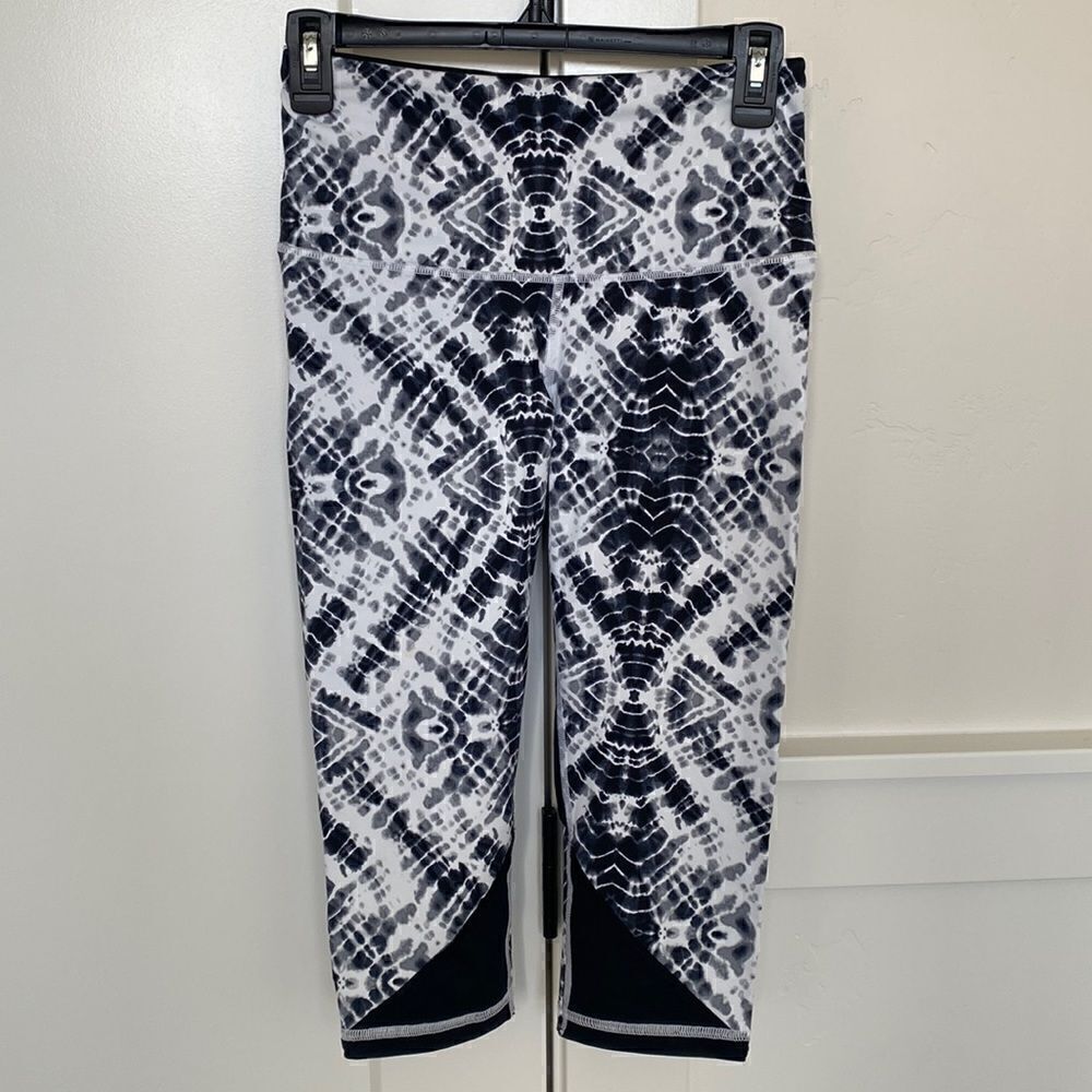 Victoria Secret Sport Tie Dye Gray/Black Capri Cropped Leggings Women’s Size S/P
